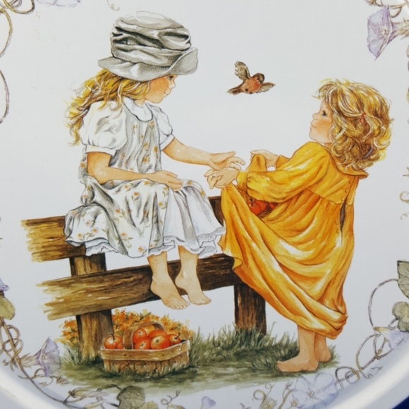 Collector's Tins (2) Matching set Country designs
